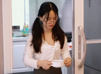 Chàng trai lái xe bị người dân trong xóm phang